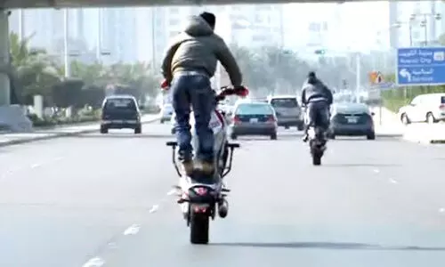 അപകടഭീഷണിയായി ബൈക്കിലെ അഭ്യാസപ്രകടനം