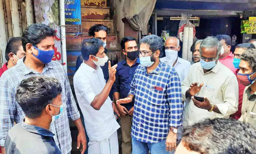 വ്യാപാരികളെ കുടിയൊഴിപ്പിക്കൽ നീക്കം വീണ്ടും തടഞ്ഞു