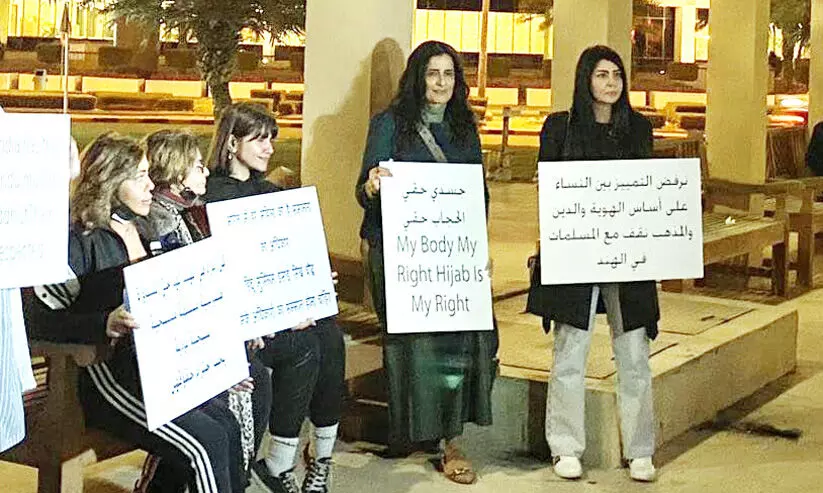 കു​വൈ​ത്ത്​ പാ​ർ​ല​മെൻറി​ന്​ മു​ന്നി​ൽ ഐ​ക്യ​ദാ​ർ​ഢ്യ സം​ഗ​മം