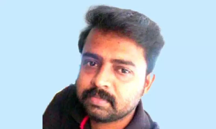 വീട്ടിനുള്ളിൽ യുവാവിന്റെ മൂന്നുദിവസം പഴക്കമുള്ള മൃതദേഹം വീട്ടിനുള്ളിൽ യുവാവിന്റെ മൂന്നുദിവസം പഴക്കമുള്ള മൃതദേഹം