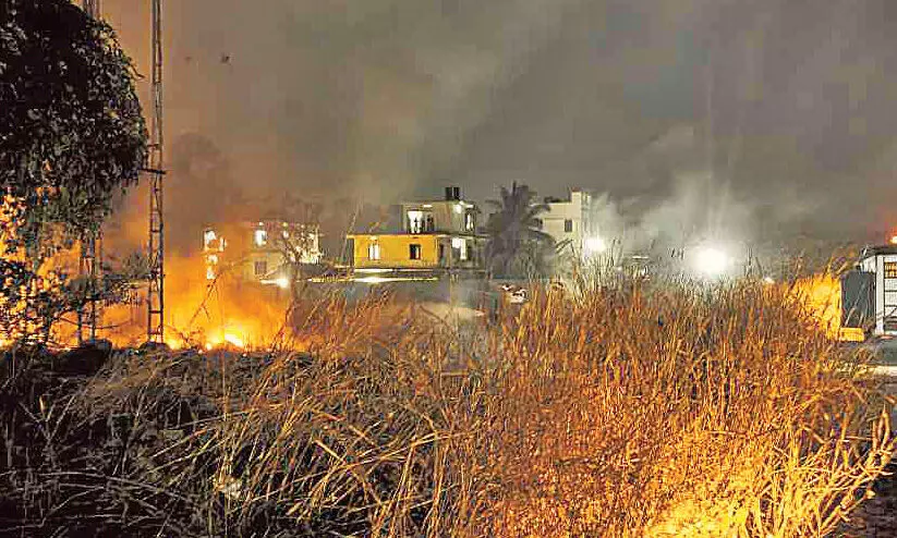 തൃശൂർ ഗവ. മെഡിക്കൽ കോളജിൽ വൻ അഗ്നിബാധ തൃശൂർ ഗവ. മെഡിക്കൽ കോളജിൽ വൻ അഗ്നിബാധ