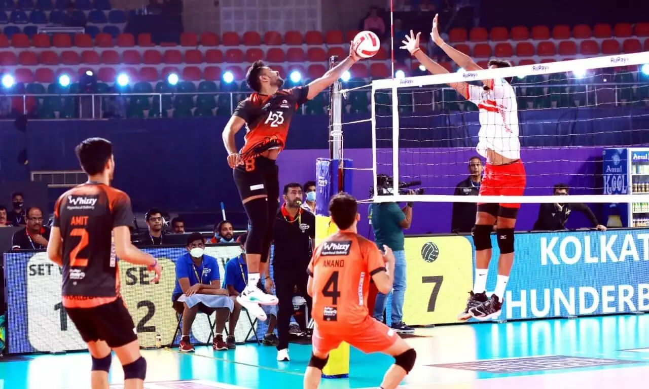 ഗുരു പ്രശാന്ത് മിന്നി, കൊൽക്കത്ത തണ്ടർബോൾട്ട്സിനെ വീഴ്ത്തി ഹൈദരാബാദ് ബ്ലാക്ഹോക്സ് ഗുരു പ്രശാന്ത് മിന്നി, കൊൽക്കത്ത തണ്ടർബോൾട്ട്സിനെ വീഴ്ത്തി ഹൈദരാബാദ് ബ്ലാക്ഹോക്സ്