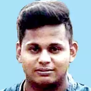 മരം മുറിക്കുന്നതിനിടെ സമീപത്തെ തെങ്ങുവീണ് യുവാവ് മരിച്ചു