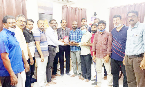 അ​സീ​സ് ഹാ​ശി​മി​ന് യാ​ത്ര​യ​യ​പ്പ് ന​ൽ​കി