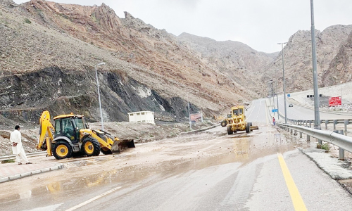 കനത്ത മഴ: വാദികളിൽ കുടുങ്ങിയ 30 പേരെ രക്ഷിച്ചു