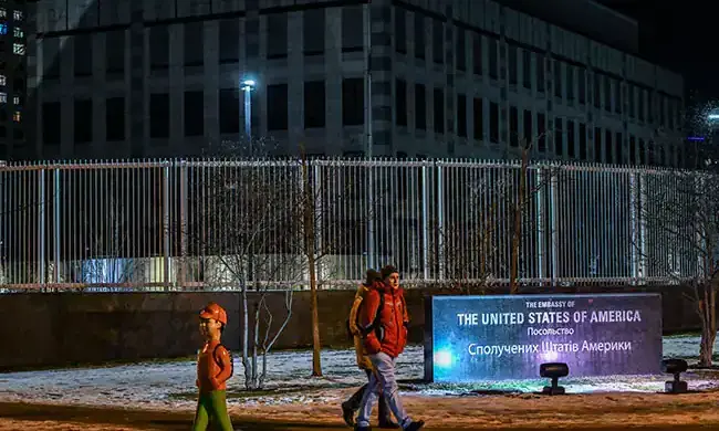 യുക്രെയ്ൻ വിടണമെന്ന് പൗരൻമാരോട് ഇന്ത്യൻ എംബസി; ഉള്ളത് 25000 ഇന്ത്യക്കാർ