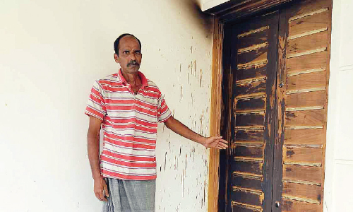 നി​ർ​മാ​ണം പൂ​ർ​ത്തി​യാ​കാറായ വീ​ടി​നു​നേ​രെ വീ​ണ്ടും ആ​ക്ര​മ​ണം