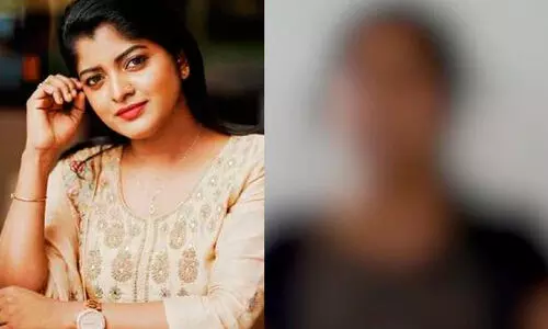 നമ്പർ 18 ഹോട്ടലിൽ തന്നെയും പെൺകുട്ടികളെയും എത്തിച്ചത് അഞ്ജലിയെന്ന് പരാതിക്കാരി; തെളിവുകൾ സഹിതമാണ് പരാതി നൽകിയത്