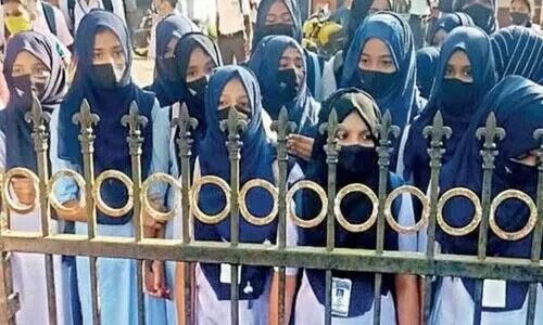 ഹിജാബ് നിരോധനം ശരിവെച്ച വിധി ദൗർഭാഗ്യകരം -മുസ്ലിം ലീഗ് ഹിജാബ് നിരോധനം ശരിവെച്ച വിധി ദൗർഭാഗ്യകരം -മുസ്ലിം ലീഗ്