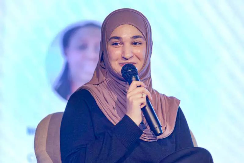 ഹിജാബണിഞ്ഞ് ബഹിരാകാശത്തേക്ക് കുതിക്കാൻ സൈനബ് ആസിം ഹിജാബണിഞ്ഞ് ബഹിരാകാശത്തേക്ക് കുതിക്കാൻ സൈനബ് ആസിം