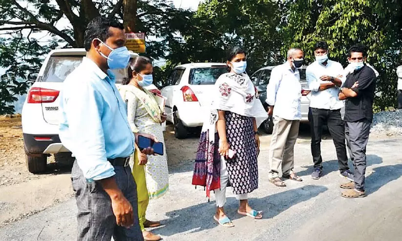 അറ്റകുറ്റപ്പണി നടത്തിയയുടൻ തകർന്ന പാൽചുരം പാത ഉദ്യോഗസ്ഥസംഘം സന്ദർശിച്ചു അറ്റകുറ്റപ്പണി നടത്തിയയുടൻ തകർന്ന പാൽചുരം പാത ഉദ്യോഗസ്ഥസംഘം സന്ദർശിച്ചു