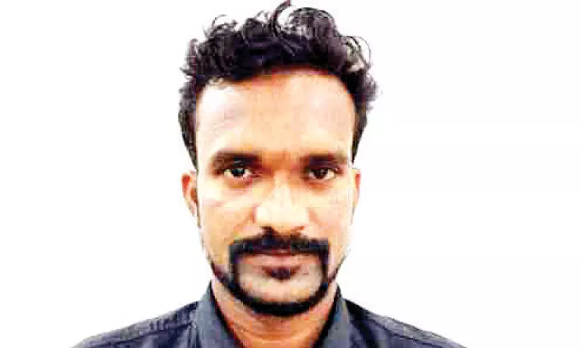 പീഡന കേസ് പ്രതി വിമാനത്താവളത്തിൽ പിടിയിൽ പീഡന കേസ് പ്രതി വിമാനത്താവളത്തിൽ പിടിയിൽ