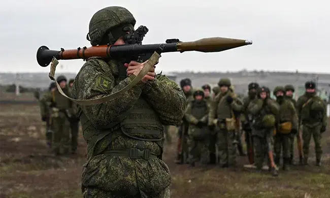 യുക്രെയ്ന് സമീപത്തെ സൈനികാഭ്യാസത്തിന് ശേഷം റഷ്യൻ സൈന്യം മടങ്ങി യുക്രെയ്ന് സമീപത്തെ സൈനികാഭ്യാസത്തിന് ശേഷം റഷ്യൻ സൈന്യം മടങ്ങി