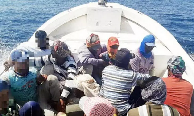 അനധികൃത മത്സ്യബന്ധനം: 23 വിദേശികൾ പിടിയിൽ അനധികൃത മത്സ്യബന്ധനം: 23 വിദേശികൾ പിടിയിൽ