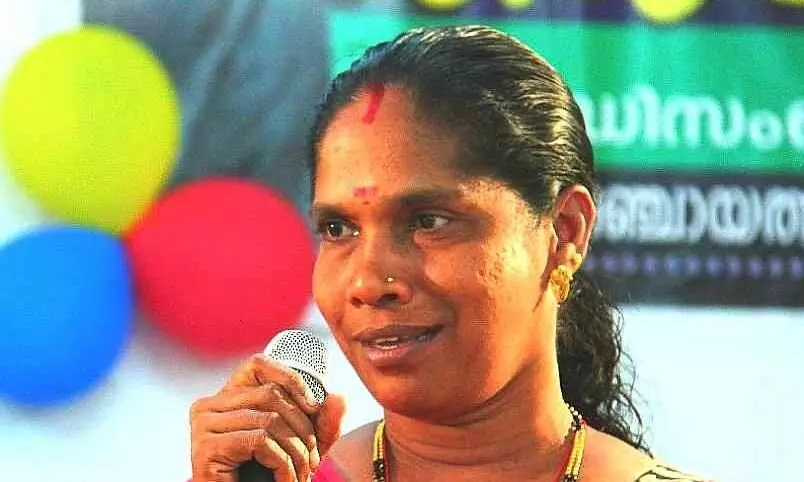 സഹോദരന്റെ മരണാനന്തര ചടങ്ങിനിടെ യുവതി കുഴഞ്ഞു വീണു മരിച്ചു സഹോദരന്റെ മരണാനന്തര ചടങ്ങിനിടെ യുവതി കുഴഞ്ഞു വീണു മരിച്ചു