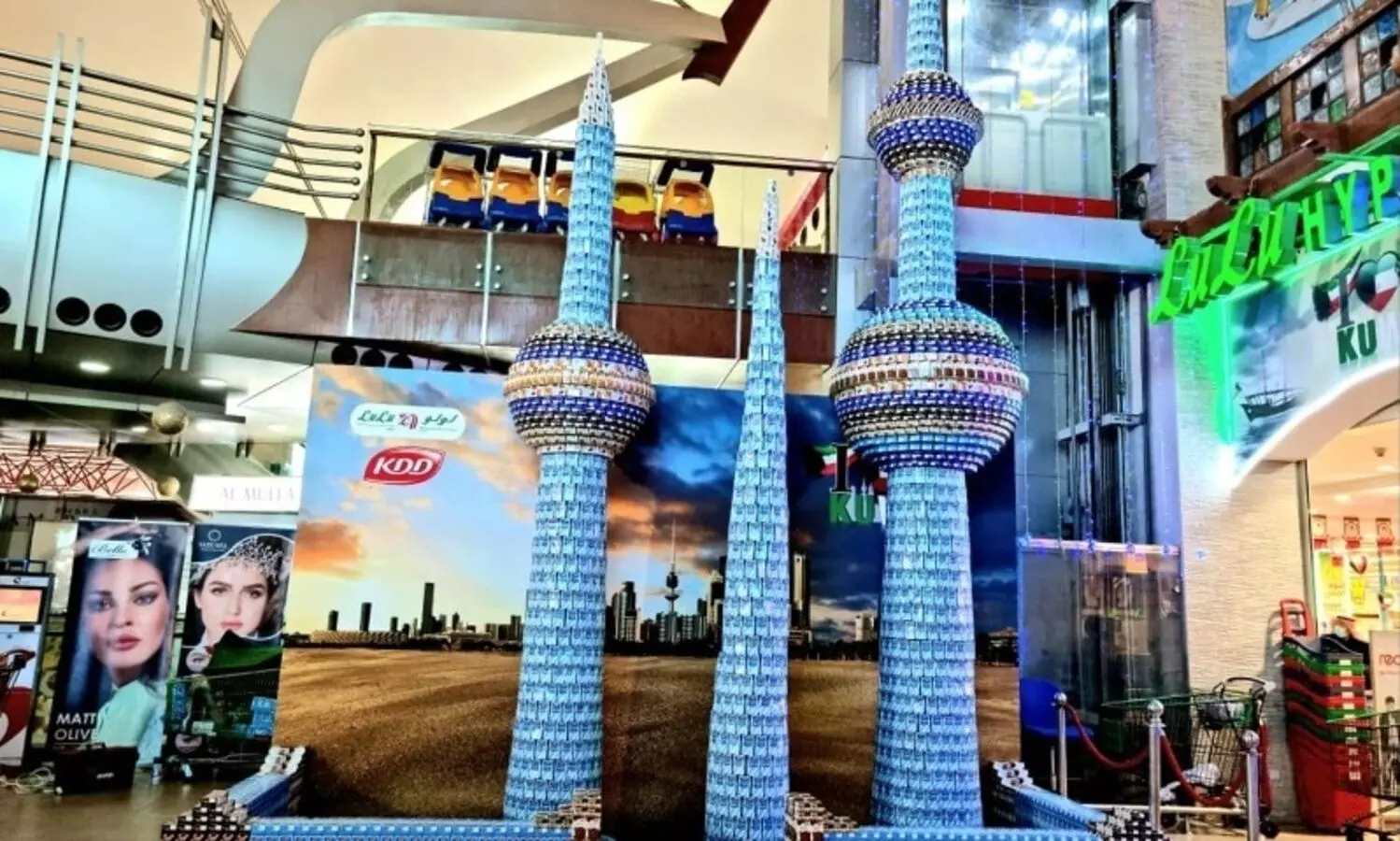 പാൽ പാക്കറ്റ്​ കൊണ്ട്​ ആറുമീറ്റർ ഉയരത്തിൽ കുവൈത്ത്​ ടവർ