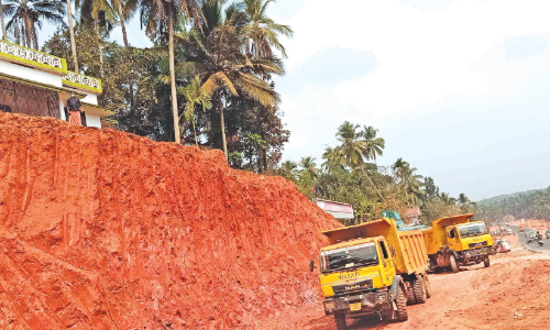 ദേശീയപാത വികസനം: നിർമാണ പ്രവൃത്തി വീടുകൾക്ക് സുരക്ഷ ഭീഷണി