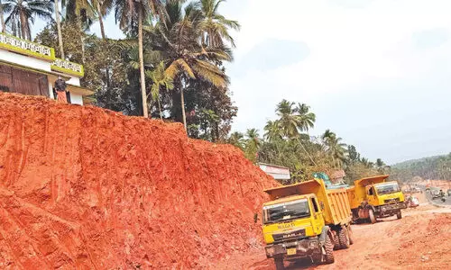 ദേശീയപാത വികസനം: നിർമാണ പ്രവൃത്തി വീടുകൾക്ക് സുരക്ഷ ഭീഷണി