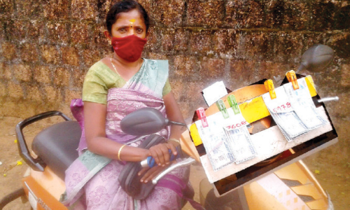 ഭി​ന്ന​ശേ​ഷി​ക്കാ​രി​യാ​യ ലോട്ടറി വിൽപനക്കാരിയെ കബളിപ്പിച്ച് പണം തട്ടി