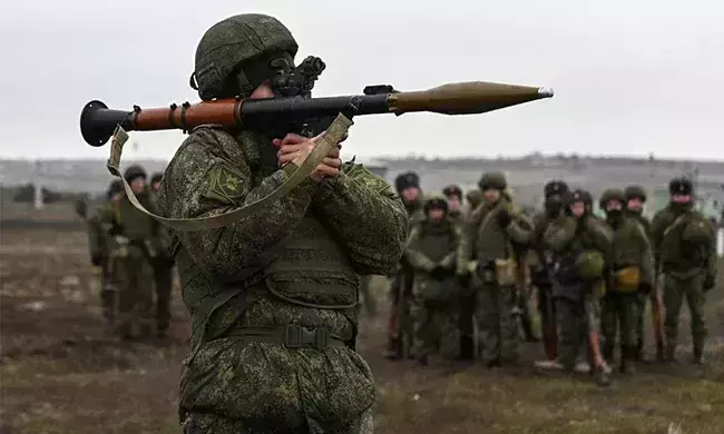 യുക്രെയ്​ന്​ സമീപത്തെ സൈനികാഭ്യാസത്തിന്​ ശേഷം റഷ്യൻ ​സൈന്യം മടങ്ങി