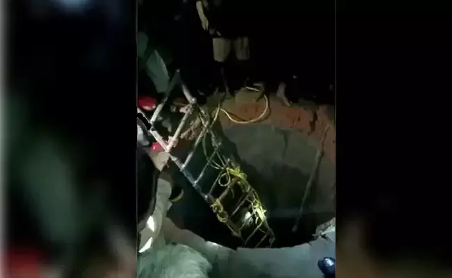 യു.പിയിൽ വിവാഹാഘോഷത്തിനിടെ കിണറ്റിൽ വീണ് കുട്ടികളുൾപ്പടെ 13 പേർ മരിച്ചു യു.പിയിൽ വിവാഹാഘോഷത്തിനിടെ കിണറ്റിൽ വീണ് കുട്ടികളുൾപ്പടെ 13 പേർ മരിച്ചു