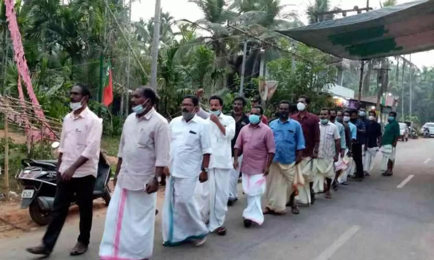 ബി.ജെ.പി പ്രവർത്തകരുടെ മർദനമേറ്റ സംവിധായകൻ സുവീരനെ സി.പി.എം നേതാക്കൾ സന്ദർശിച്ചു