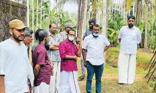 കളിമൈതാനത്തിന്​ നാട്ടുകാർ ഒന്നിച്ചു; അഞ്ചു മണിക്കൂർകൊണ്ട് ലഭിച്ചത്​ അഞ്ചു ലക്ഷം