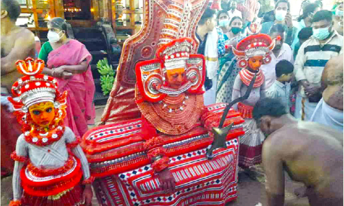 അണ്ടലൂർ കാവിൽ കെട്ടിയാട്ടം തുടങ്ങി