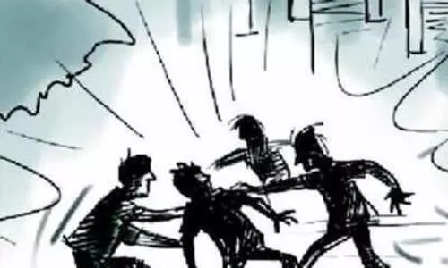 ഗുണ്ടകൾ ഏറ്റുമുട്ടി; മൂന്നുപേർക്ക് വെട്ടേറ്റു ഒരാൾ ഗുരുതരാവസ്ഥയിൽ