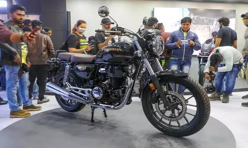 ഹോണ്ട ഹൈനസ് മോഡലുകള് ഇനി ഡിഫന്സ് കാന്റീനുകളിലും; വമ്പിച്ച വിലക്കുറവിൽ വാഹനം സ്വന്തമാക്കാം ഹോണ്ട ഹൈനസ് മോഡലുകള് ഇനി ഡിഫന്സ് കാന്റീനുകളിലും; വമ്പിച്ച വിലക്കുറവിൽ വാഹനം സ്വന്തമാക്കാം