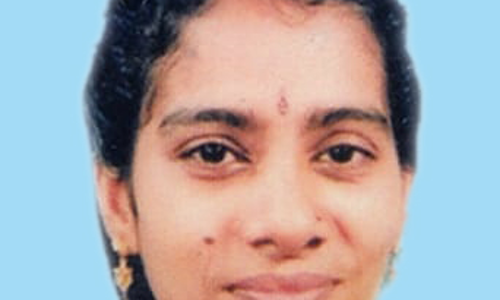 ട്രെ​യി​ൻ ത​ട്ടി വീ​ട്ട​മ്മ മ​രി​ച്ചു