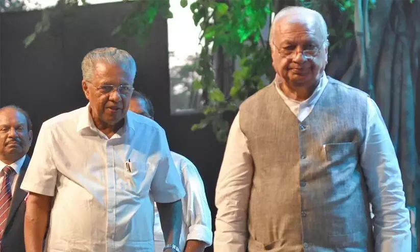 ഭരണഘടന ഉത്തരവാദിത്തത്തിന്മേൽ ഇറങ്ങിക്കളിച്ച് ഗവർണർ; അനുനയ രാഷ്ട്രീയത്തിൽ കാര്യം നേടി സർക്കാർ ഭരണഘടന ഉത്തരവാദിത്തത്തിന്മേൽ ഇറങ്ങിക്കളിച്ച് ഗവർണർ; അനുനയ രാഷ്ട്രീയത്തിൽ കാര്യം നേടി സർക്കാർ