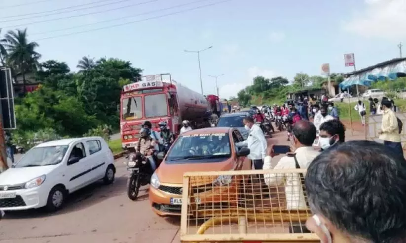 യാത്രനിയന്ത്രണത്തിൽ ഒടുവിൽ ഇളവ്; മറുനാടൻ മലയാളികൾക്ക് ആശ്വാസം യാത്രനിയന്ത്രണത്തിൽ ഒടുവിൽ ഇളവ്; മറുനാടൻ മലയാളികൾക്ക് ആശ്വാസം