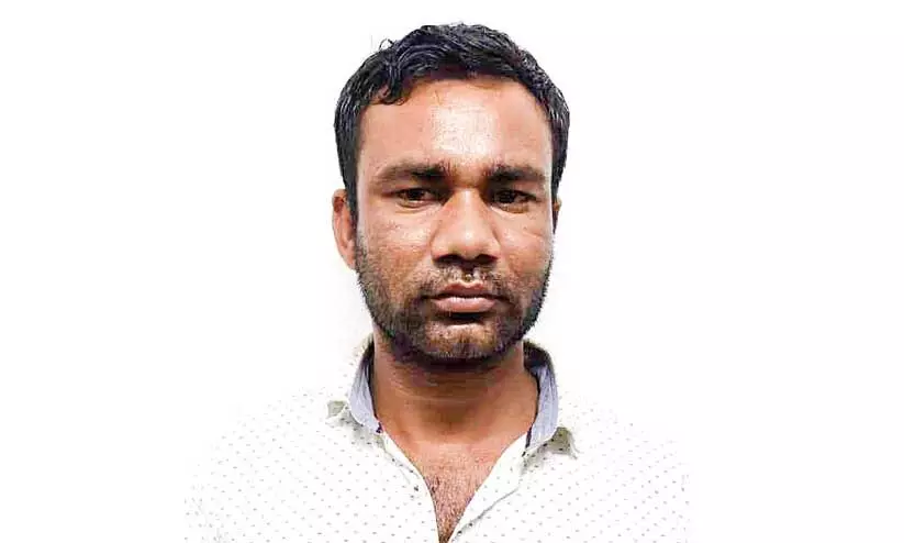 കണ്ടാമൃഗവേട്ട നടത്തി മുങ്ങിയ അസം സ്വദേശി വണ്ടൂരിൽ പിടിയിൽ കണ്ടാമൃഗവേട്ട നടത്തി മുങ്ങിയ അസം സ്വദേശി വണ്ടൂരിൽ പിടിയിൽ