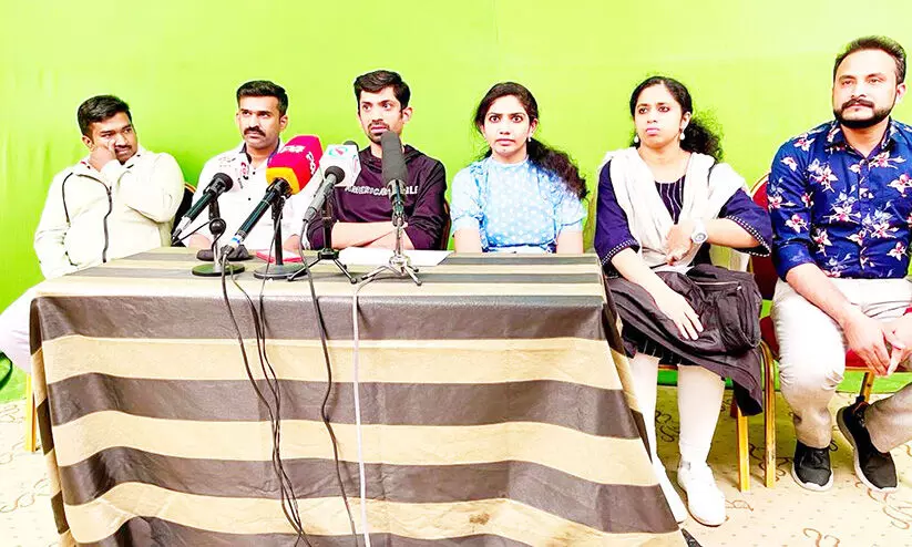 പ്രവാസികളുടെ ഹ്രസ്വസിനിമ അവള് റിലീസിങ് ഇന്ന് പ്രവാസികളുടെ ഹ്രസ്വസിനിമ അവള് റിലീസിങ് ഇന്ന്