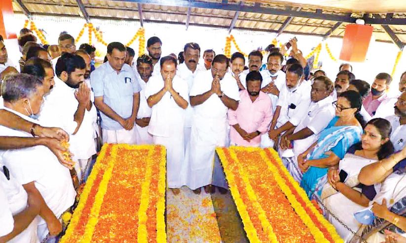 ശരത് ലാലിനെയും കൃപേഷിനെയും അനുസ്മരിച്ച് നാട് ശരത് ലാലിനെയും കൃപേഷിനെയും അനുസ്മരിച്ച് നാട്