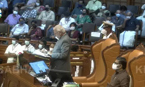 ഗവർണറുടെ നയപ്രഖ്യാപനം ബഹിഷ്കരിച്ച് പ്രതിപക്ഷം, നിശ്ശബ്ദം ഭരണപക്ഷം ഗവർണറുടെ നയപ്രഖ്യാപനം ബഹിഷ്കരിച്ച് പ്രതിപക്ഷം, നിശ്ശബ്ദം ഭരണപക്ഷം