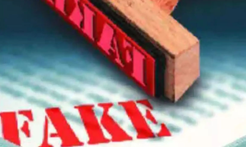 വ്യാ​ജ റി​ക്രൂ​ട്ട്​​മെ​ൻ​റ്​  ഒാ​ഫി​സി​ൽ റെ​യ്​​ഡ്​: 11 പേ​ർ പി​ടി​യി​ൽ