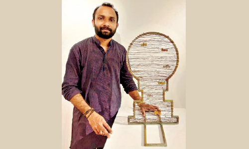 ഇത് പൊള്ളുന്ന കാഴ്ചകളുടെ ലോക (ഹ) ശിൽപങ്ങൾ ഇത് പൊള്ളുന്ന കാഴ്ചകളുടെ ലോക (ഹ) ശിൽപങ്ങൾ