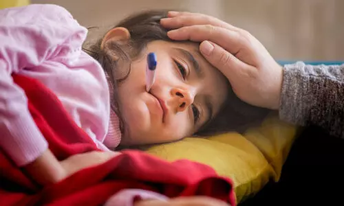 കോവിഡല്ല, വില്ലൻ പനി; 10,000 കടന്ന് പ്രതിദിന കണക്കുകൾ കോവിഡല്ല, വില്ലൻ പനി; 10,000 കടന്ന് പ്രതിദിന കണക്കുകൾ