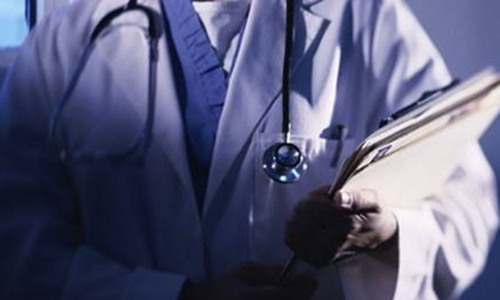 വ​നി​ത ഡോ​ക്​​ട​റെ കൈ​യേ​റ്റം ചെ​യ്​​തു