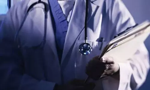 വ​നി​ത ഡോ​ക്​​ട​റെ കൈ​യേ​റ്റം ചെ​യ്​​തു