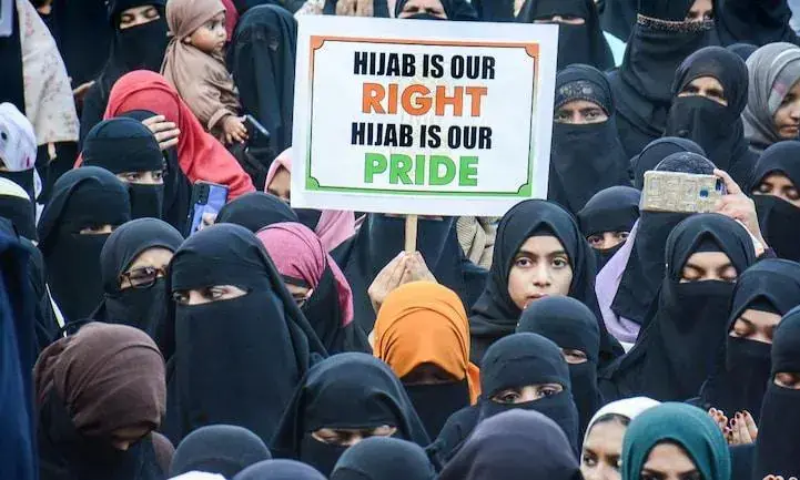 ഹിജാബ് നിരോധനത്തിൽ പ്രതിഷേധിച്ച് കർണാടകയിൽ കോളജ് അധ്യാപിക രാജിവെച്ചു