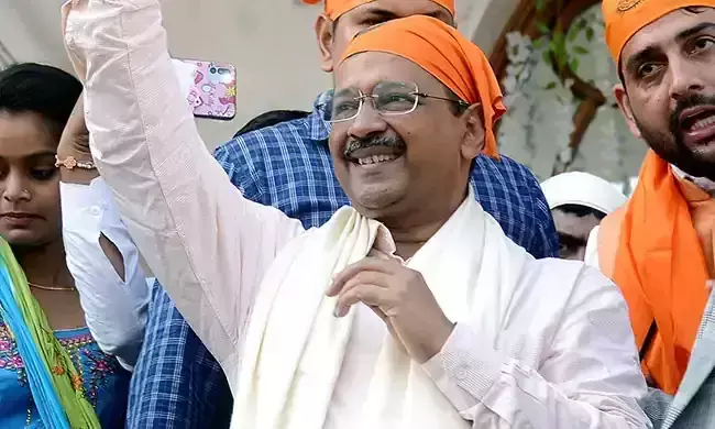 അവർ പഞ്ചാബ് കൊള്ളയടിക്കുകയായിരുന്നു: -ആഞ്ഞടിച്ച് അരവിന്ദ് കെജ്‌രിവാൾ