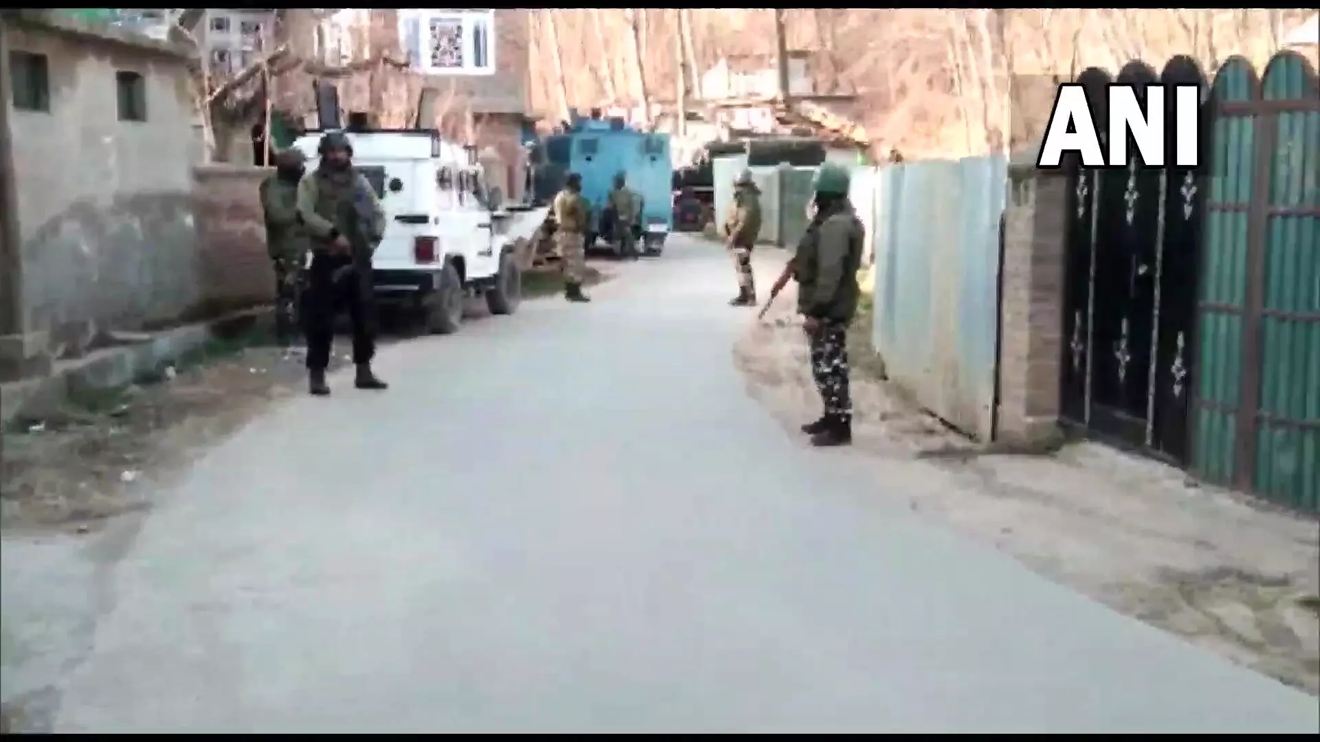 ജമ്മുകശ്മീരിൽ ഭീകരരും സൈന്യവും തമ്മിൽ ഏറ്റുമുട്ടൽ; രണ്ട് ജവാൻമാർക്ക് വീരമൃത്യു, ഒരു ഭീകരനും കൊല്ലപ്പെട്ടു ജമ്മുകശ്മീരിൽ ഭീകരരും സൈന്യവും തമ്മിൽ ഏറ്റുമുട്ടൽ; രണ്ട് ജവാൻമാർക്ക് വീരമൃത്യു, ഒരു ഭീകരനും കൊല്ലപ്പെട്ടു