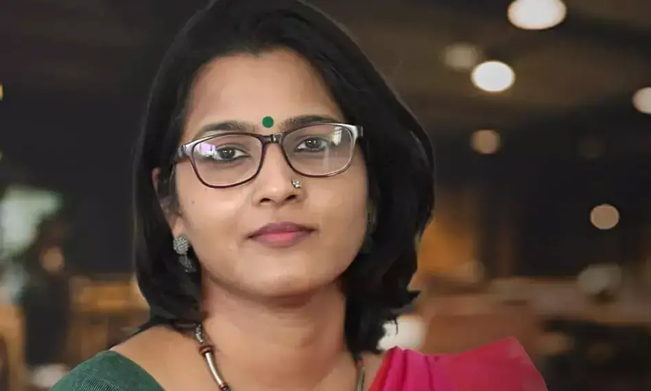 സ്മൃതി പരുത്തിക്കാടിനെതിരെ സൈബർ ആക്രമണം; പൊലീസ് കേസെടുത്തു