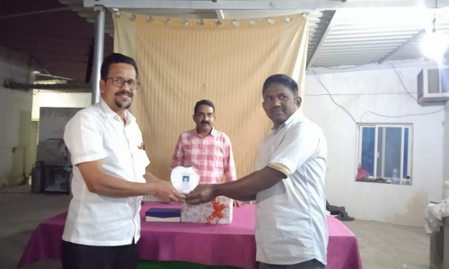 എം. ​ന​സീ​റി​ന്​ യാ​ത്ര​യ​യ​പ്പ്​ ന​ൽ​കി