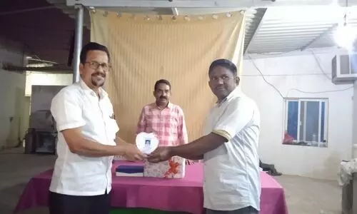 എം. ​ന​സീ​റി​ന്​ യാ​ത്ര​യ​യ​പ്പ്​ ന​ൽ​കി