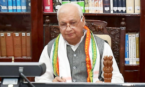 രാജ്​ഭവനെ ആരും നിയന്ത്രിക്കേണ്ട; മന്ത്രിമാരുടെ പേഴ്​സണൽ സ്റ്റാഫിലേക്ക്​ പാർട്ടി റിക്രൂട്ട്​മെന്‍റ്​ -ഗവർണർ