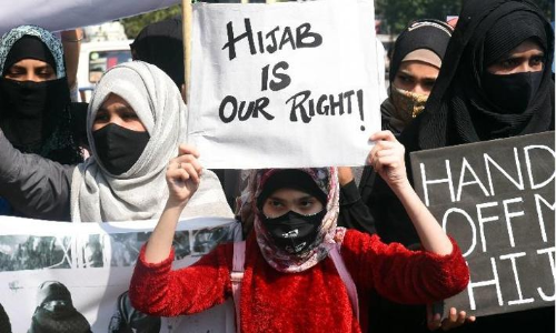 ഹിജാബിന് പിന്തുണ: യൂനിഫോം വേണ്ടെന്നുവച്ച് മൈസുരു കോളേജ്; തീരുമാനം നാല് വിദ്യാർഥികൾക്കുവേണ്ടി